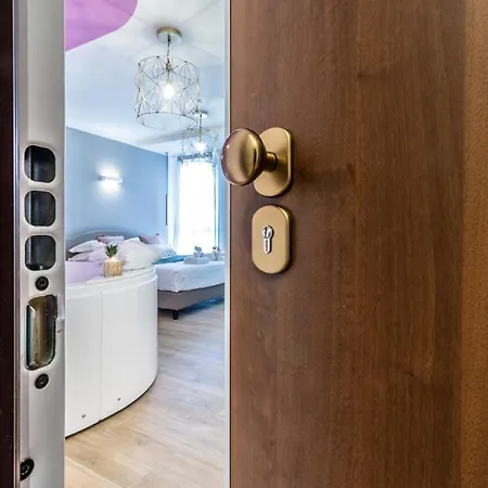 4 Star - Self Check-in 4* بولونيا