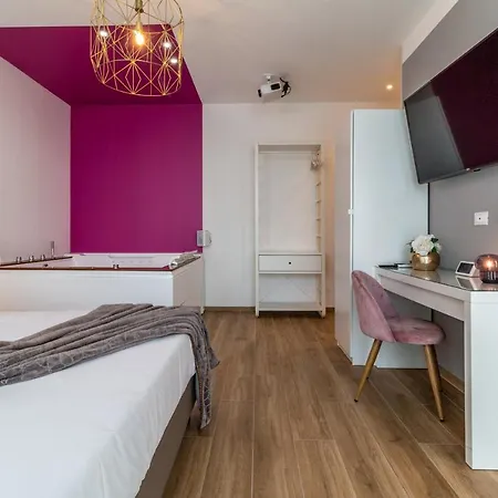 4 Star - Self Check-in Guest house